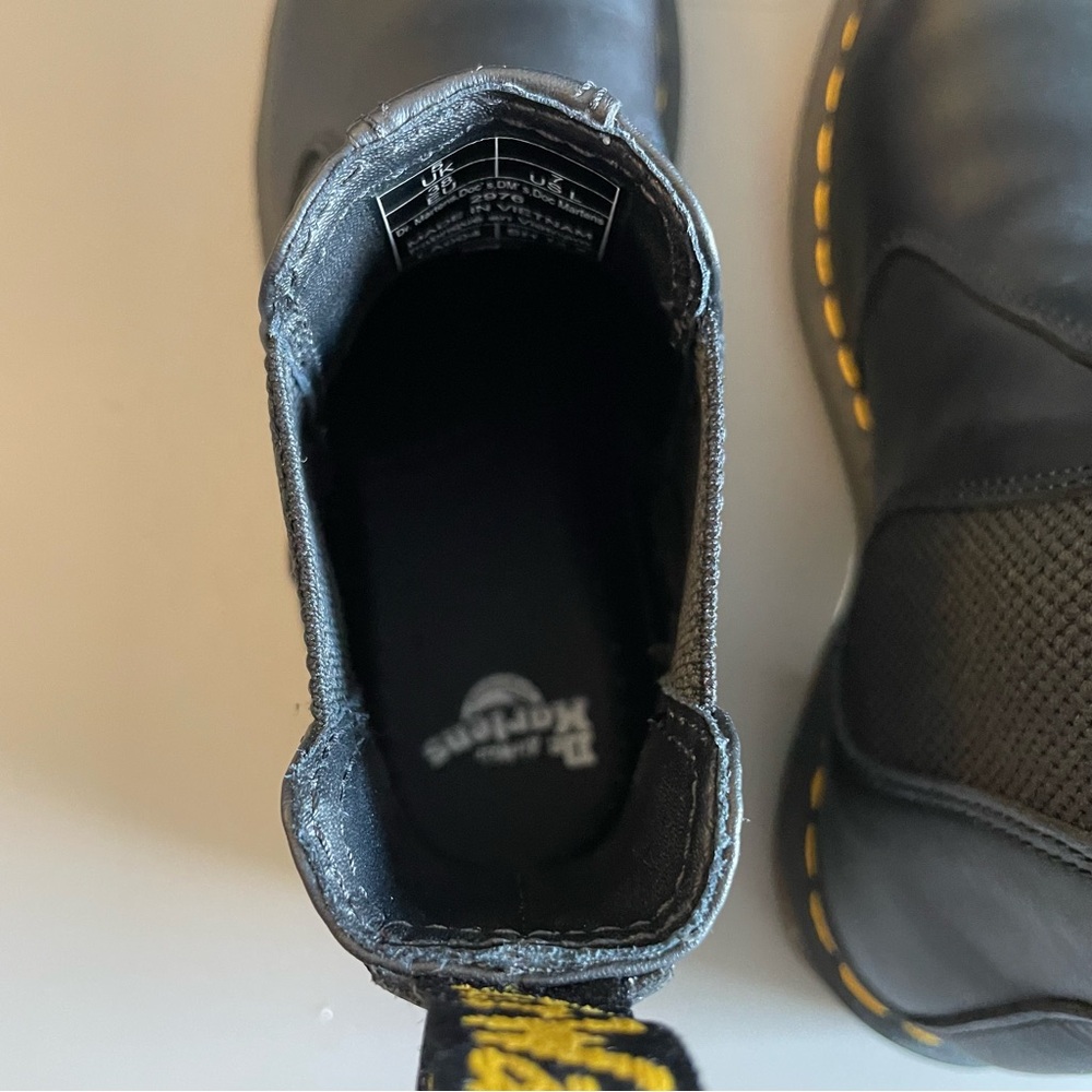 Dr. Martens 2976 Chelsea Boots Women Size 7 Black Smooth Leather NEW - Picture 6 of 7